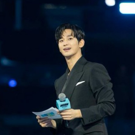 A moment captured by a fan of Kim Soohyun