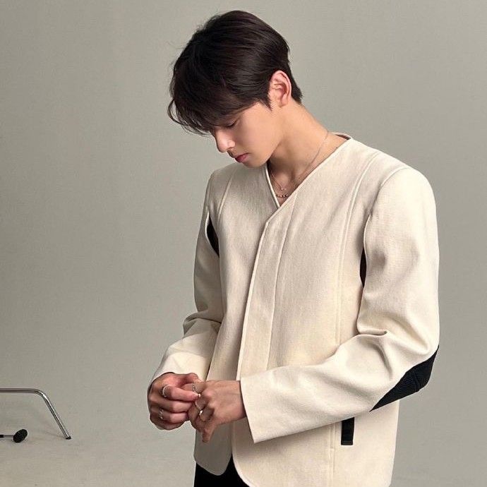 Behind-the-scenes cut of Cha Eunwoo