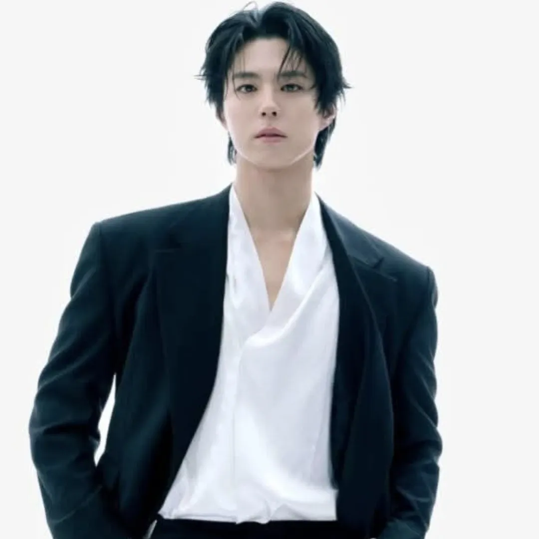Recent activity shot of Park Bogum