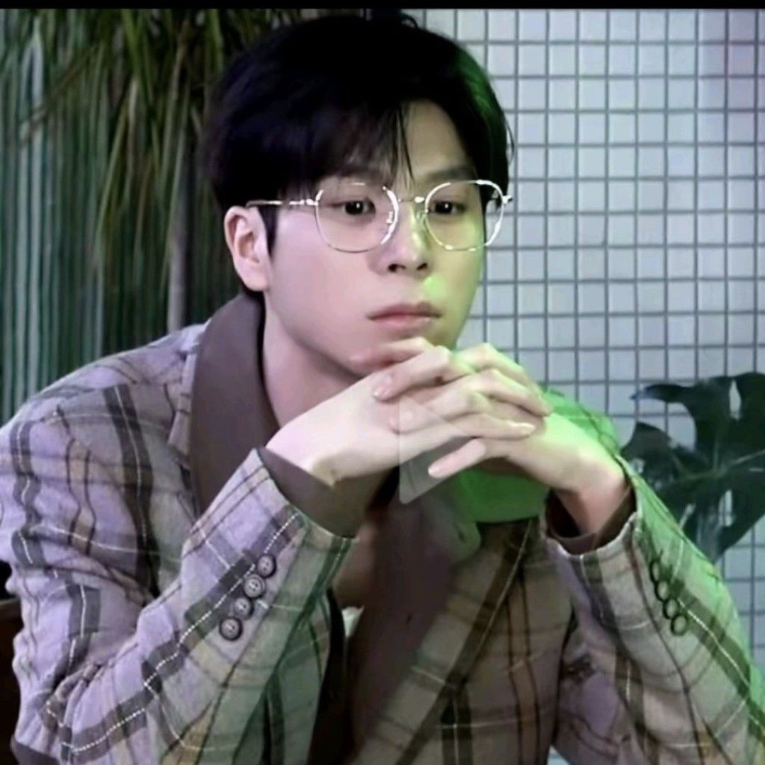 Momen yang diabadikan oleh penggemar Jeong Dongwon