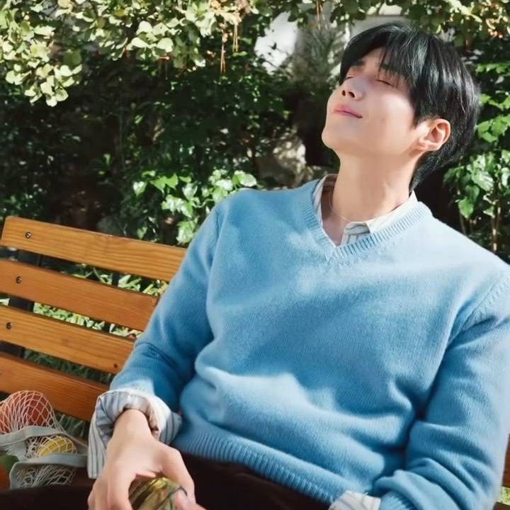 Foto kegiatan terbaru dari Kim Seonho