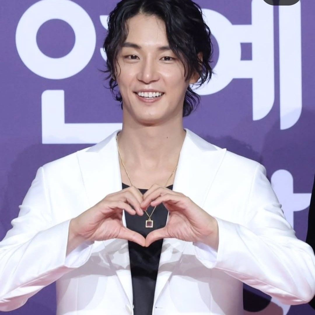 Behind-the-scenes cut of Yoon Shiyoon