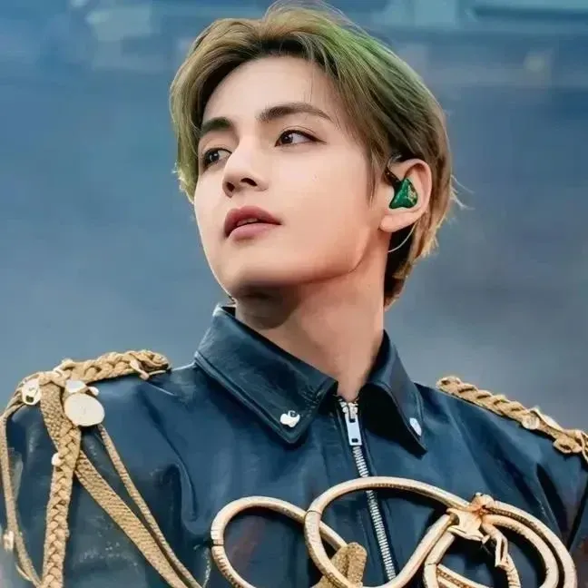 Latest photo of Kim Taehyung (V)