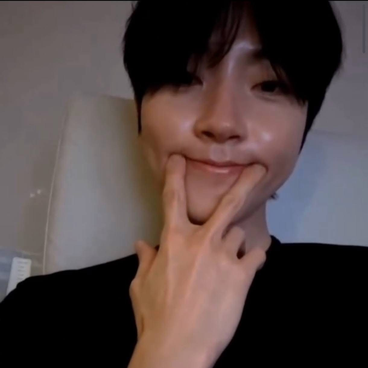 황인엽 최근 활동샷