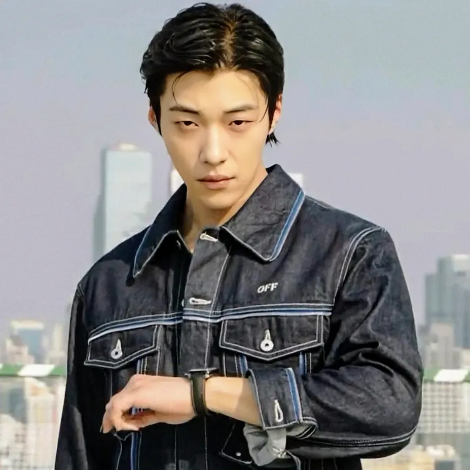A moment captured by a fan of Woo Dohwan