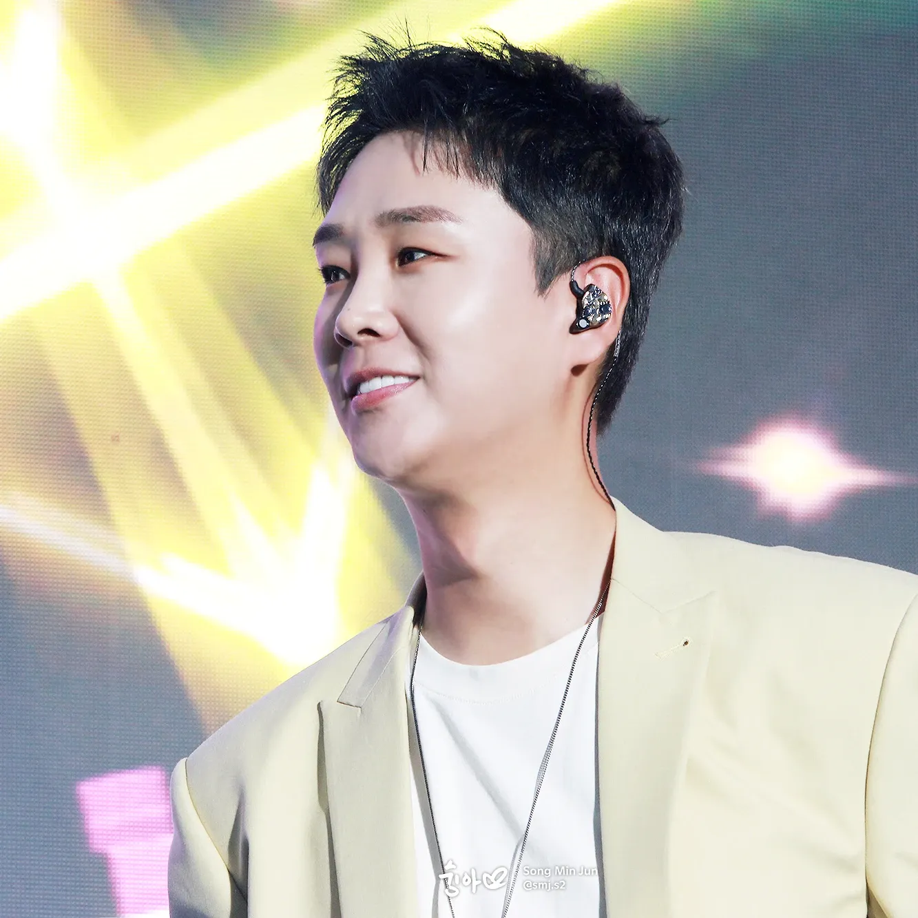 A moment captured by a fan of Song Minjun