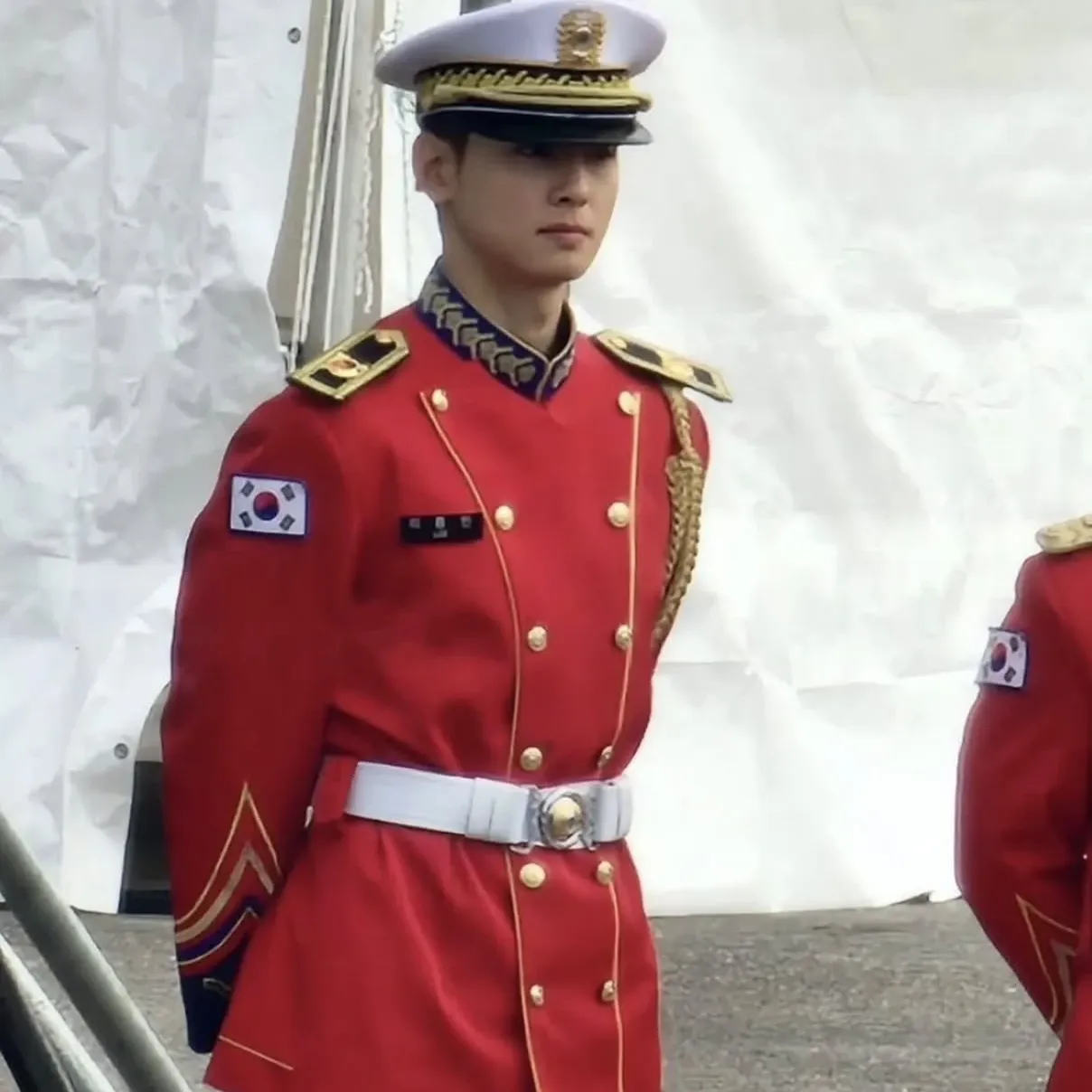 Behind-the-scenes cut of Cha Eunwoo