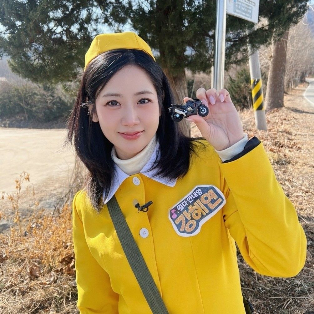 Behind-the-scenes cut of Kang Hyeyeon