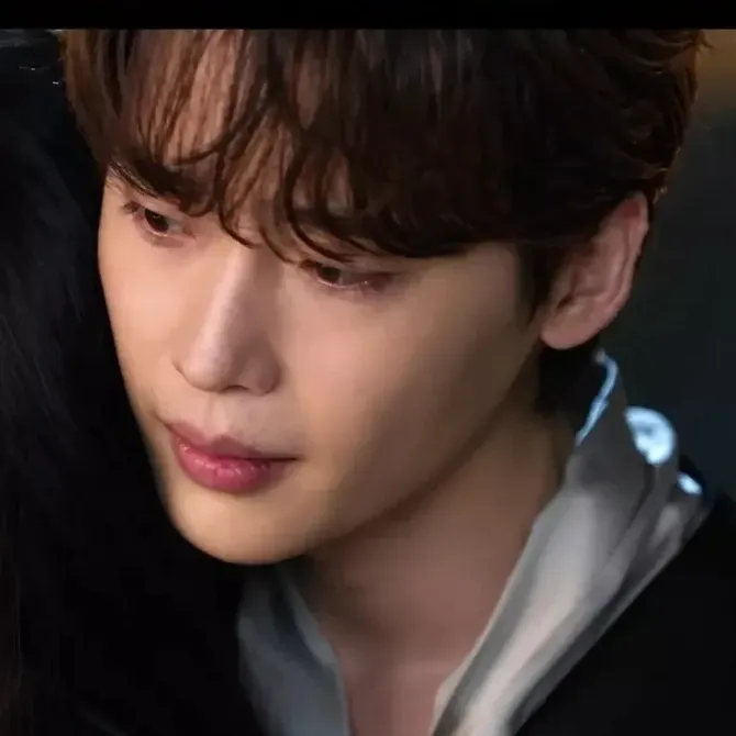 A moment captured by a fan of Lee Jongsuk