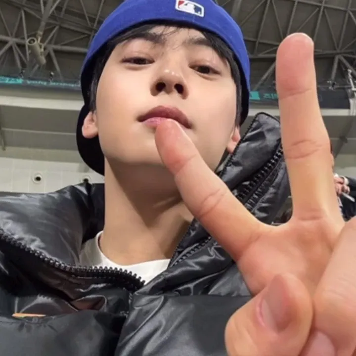 A moment captured by a fan of Cha Eunwoo