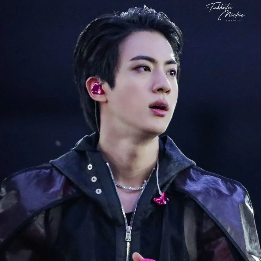 Recent activity shot of Kim Taehyung (V)