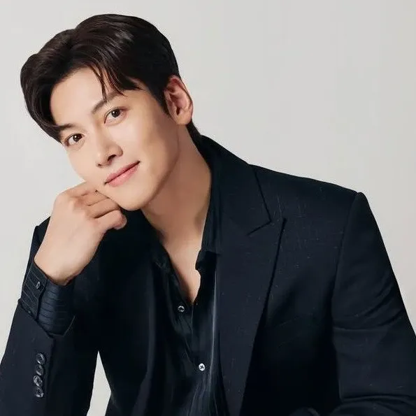 粉丝拍下的池昌旭瞬间