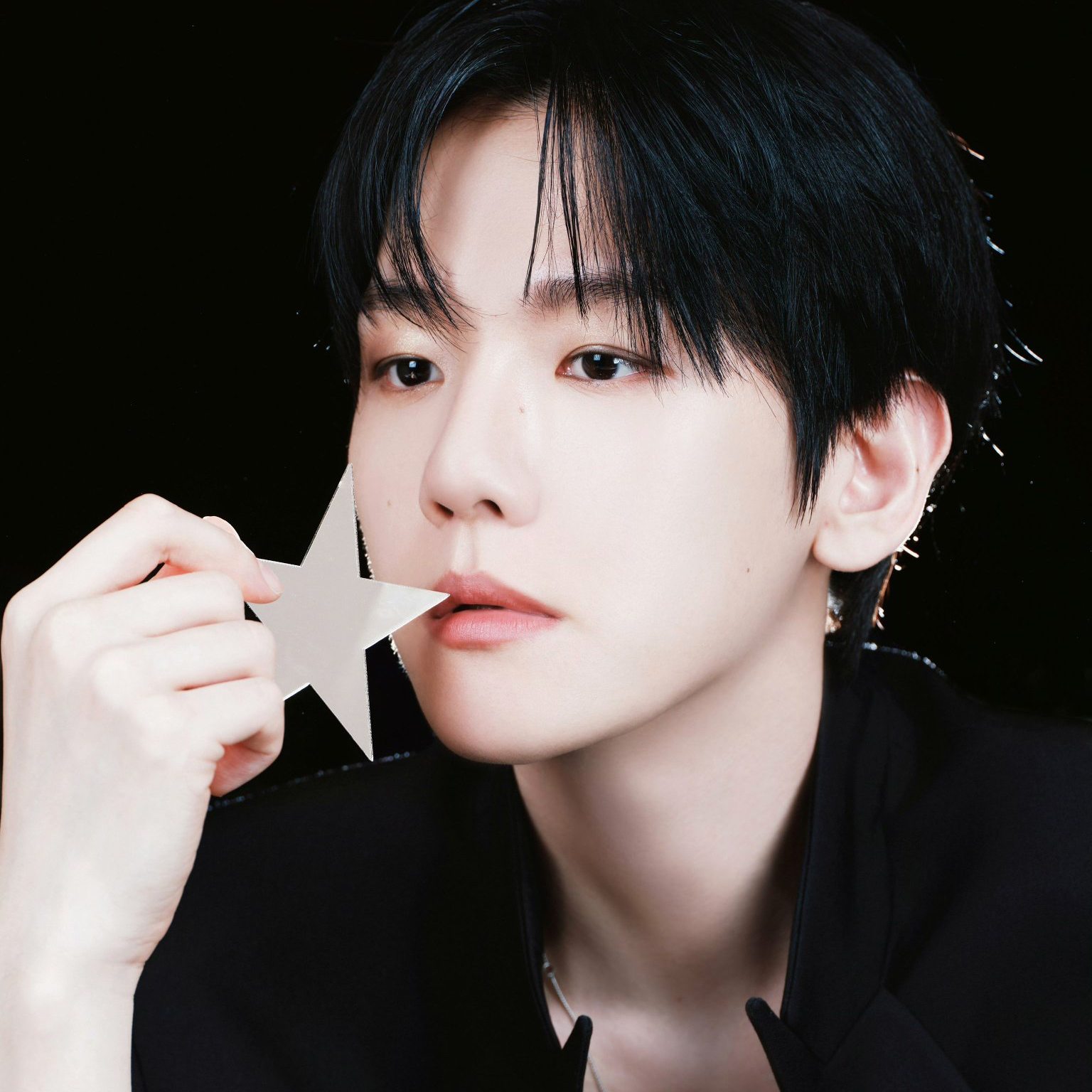 Behind-the-scenes cut of Baekhyun