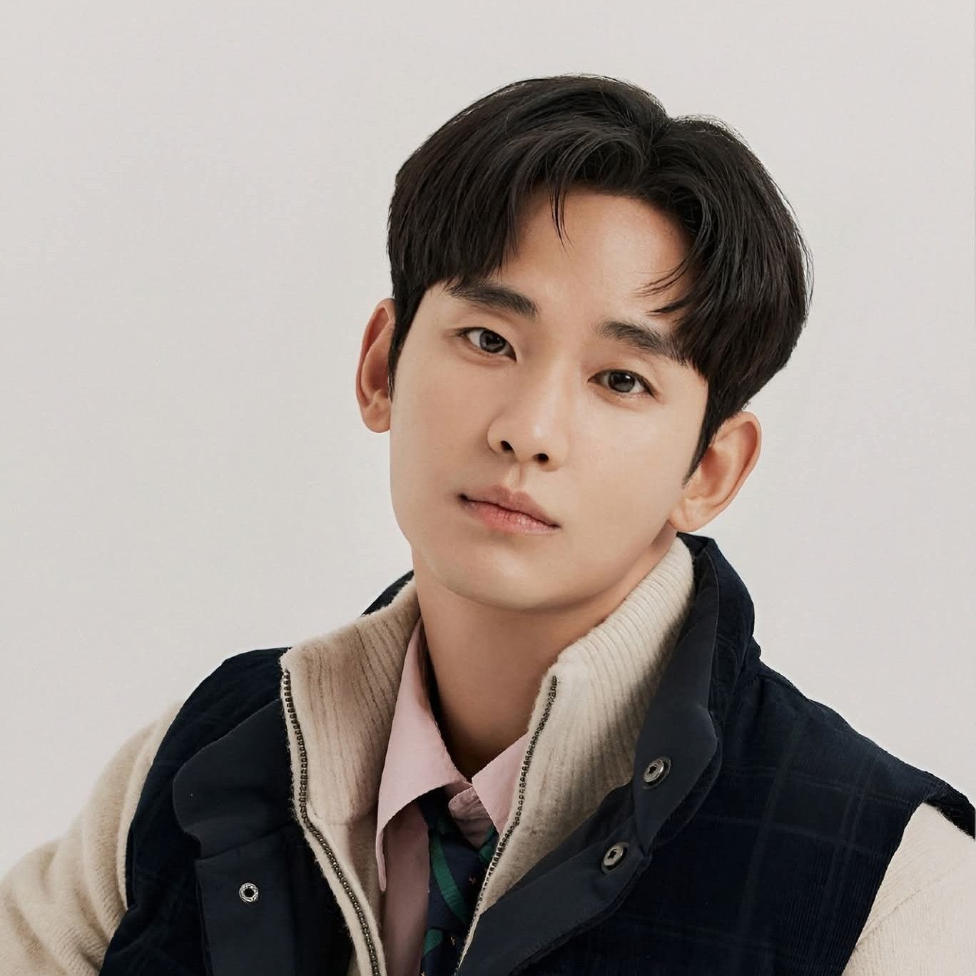 金秀賢的最新照片