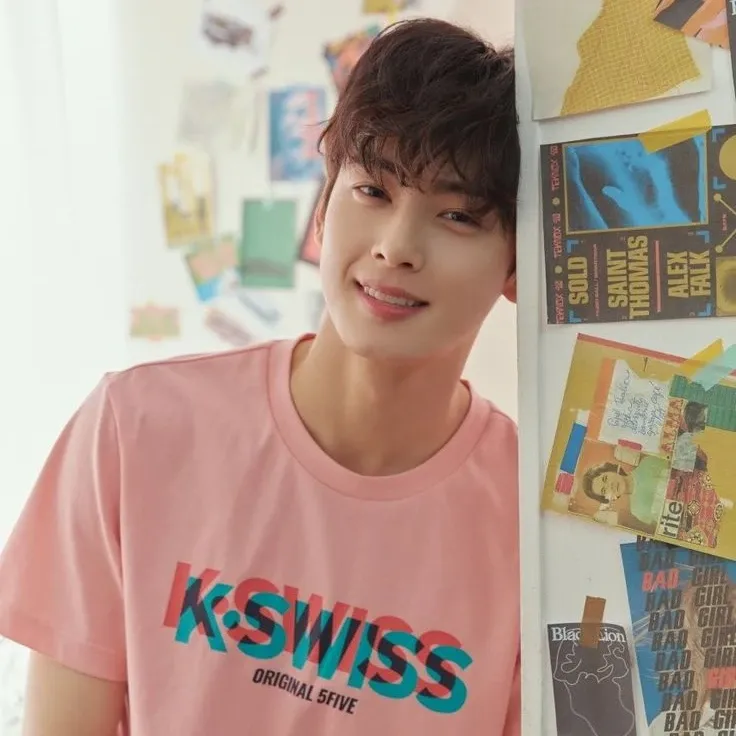 Recent activity shot of Cha Eunwoo