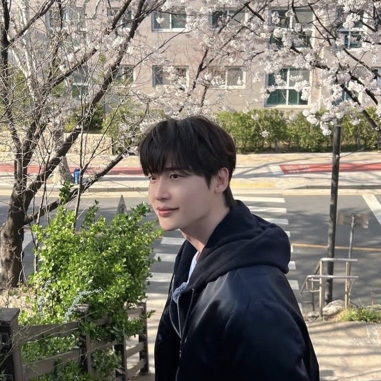 Latest photo of Lee Jongsuk