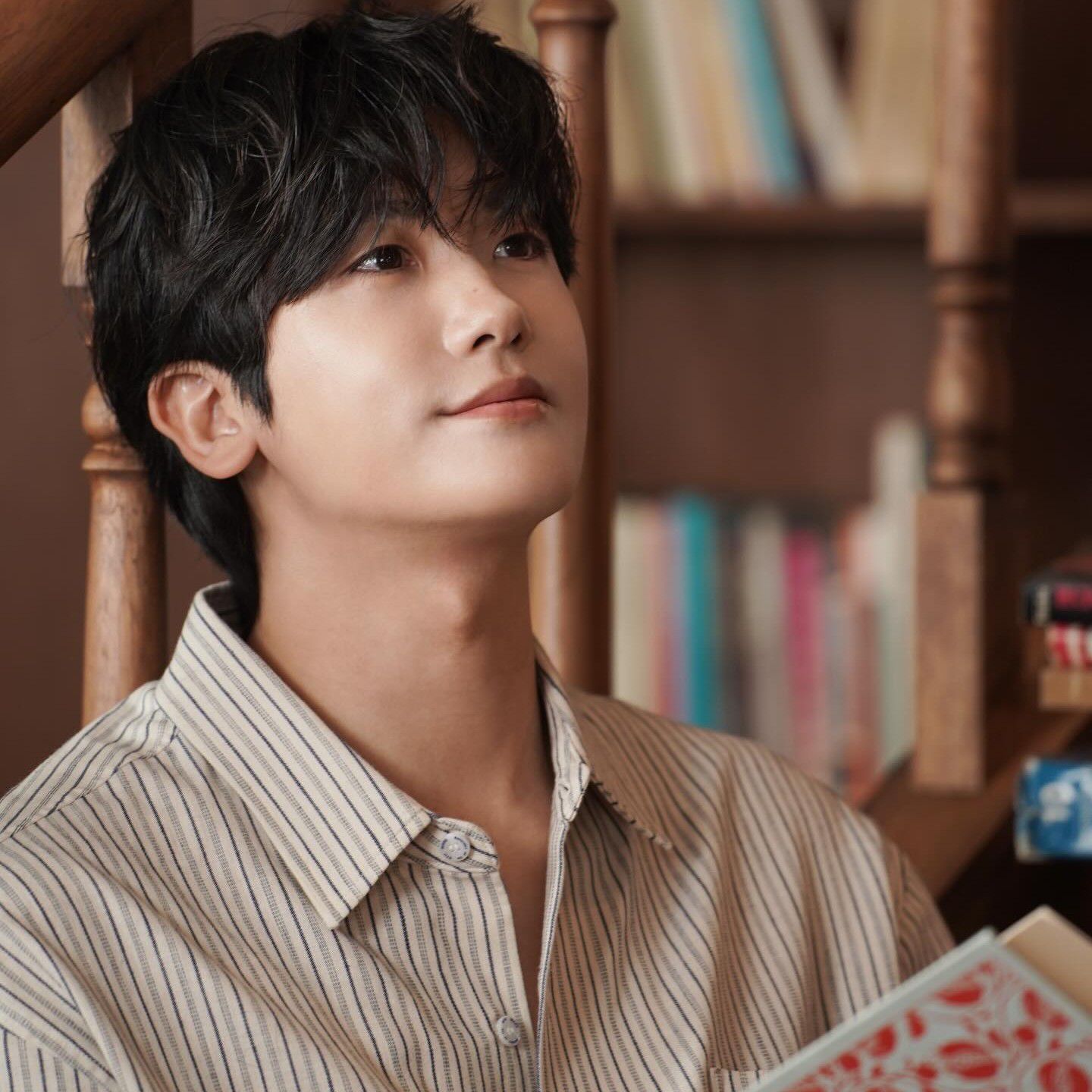 A moment captured by a fan of Park Hyungsik