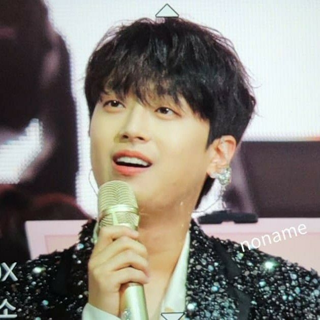 粉丝拍下的李灿元瞬间