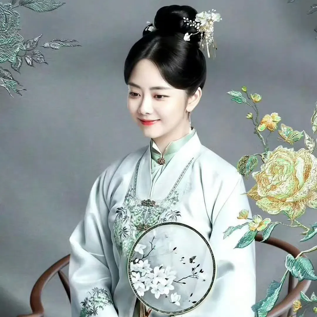 Behind-the-scenes cut of Tan Song Yun