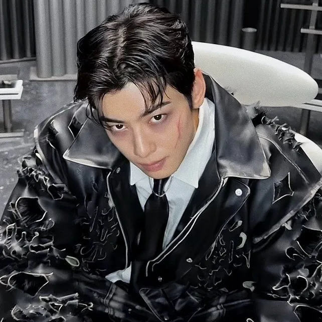Behind-the-scenes cut of Cha Eunwoo