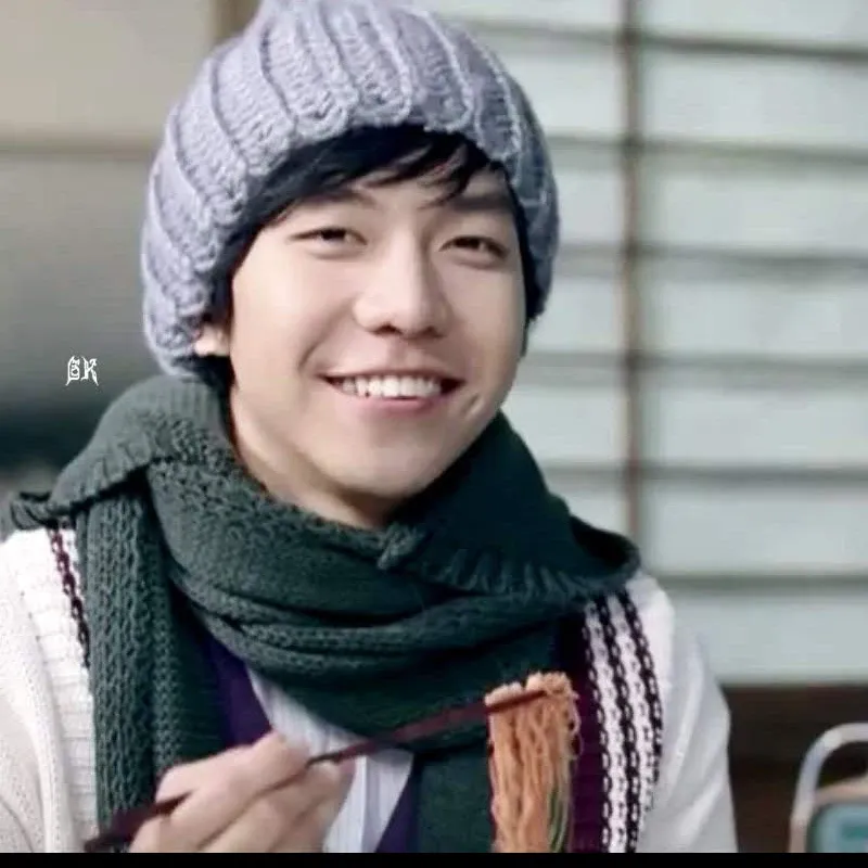 Behind-the-scenes cut of Lee Seunggi