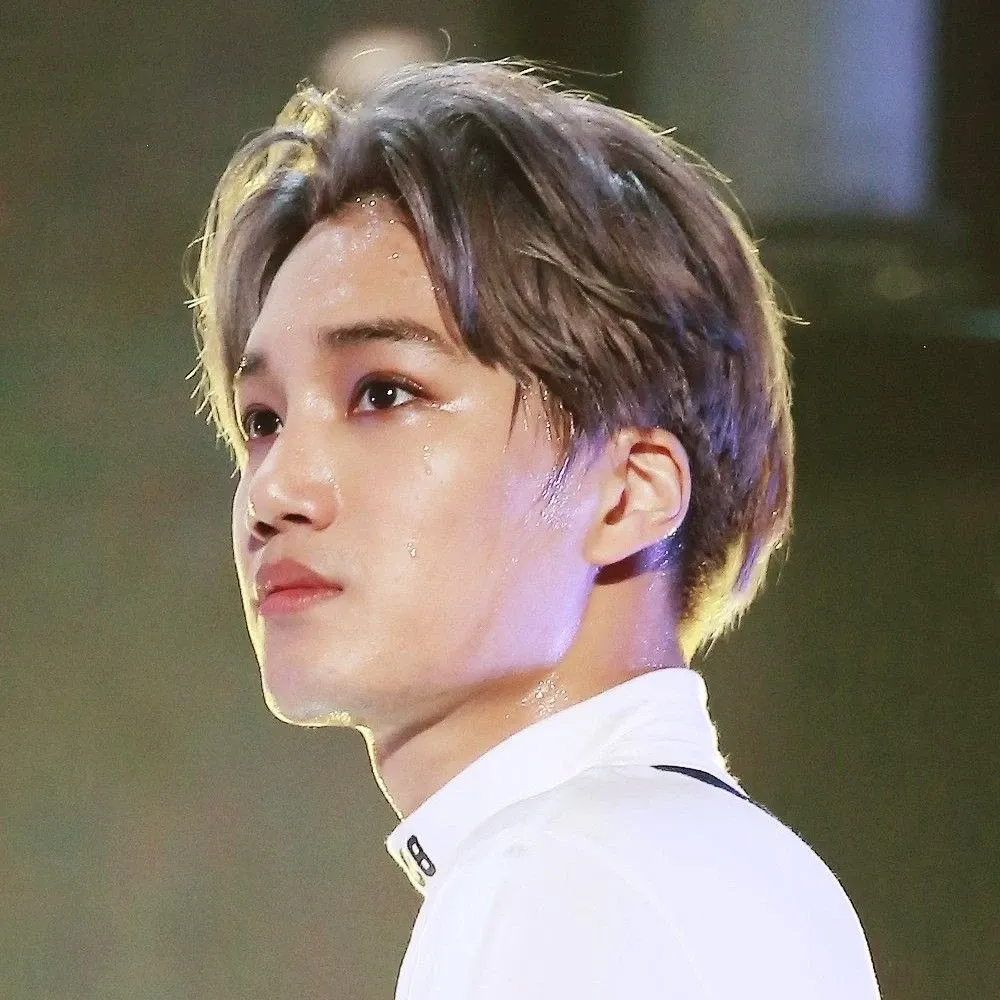 A moment captured by a fan of KAI