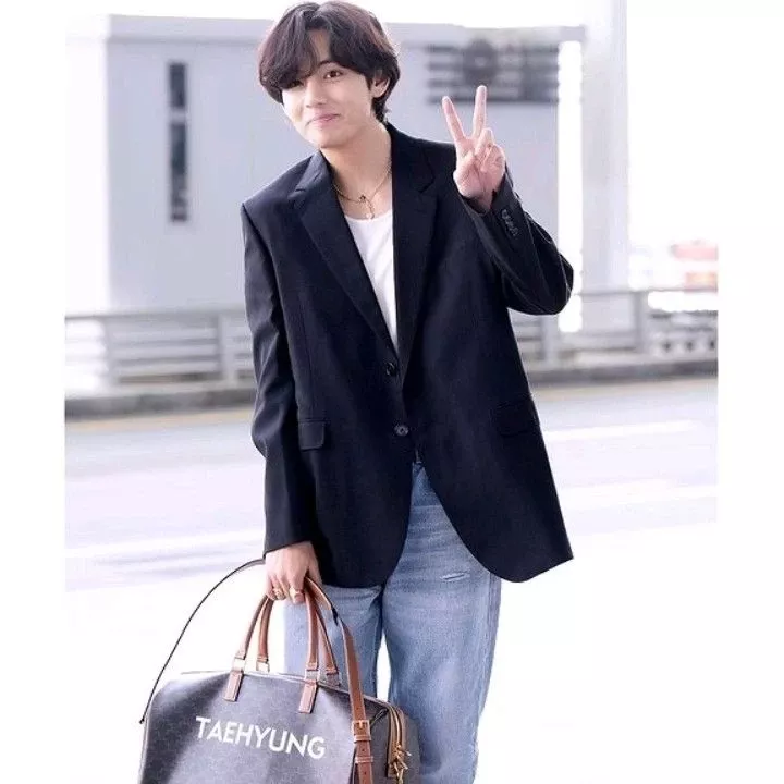 Recent activity shot of Kim Taehyung (V)