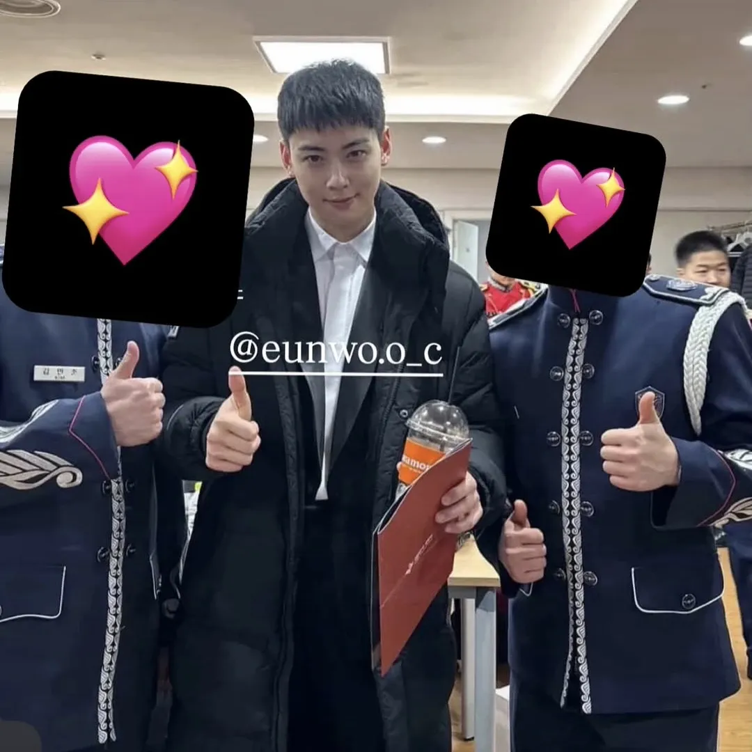A moment captured by a fan of Cha Eunwoo