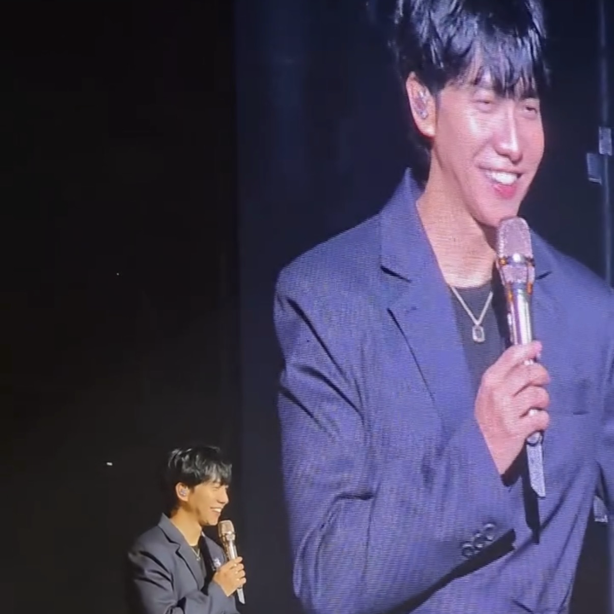Momen yang diabadikan oleh penggemar Lee Seunggi