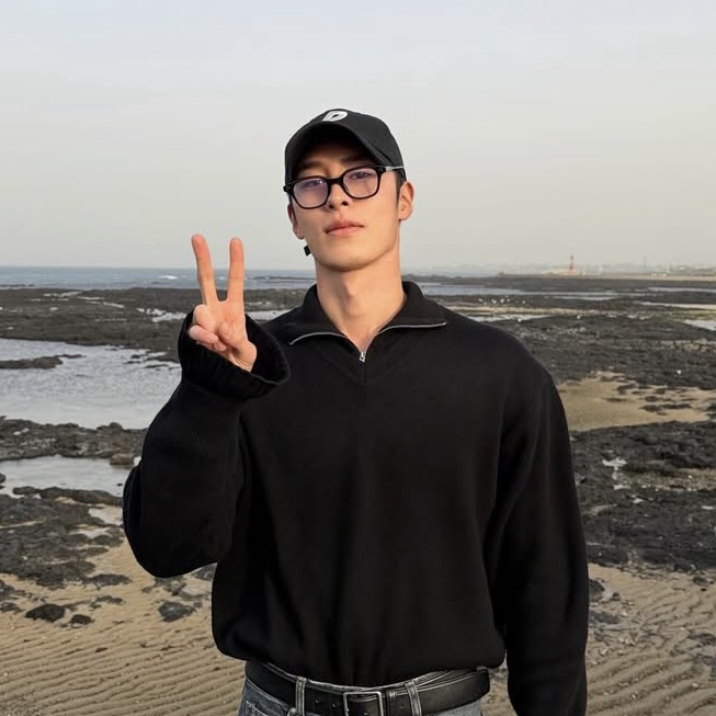 Recent activity shot of Lee Jaewook