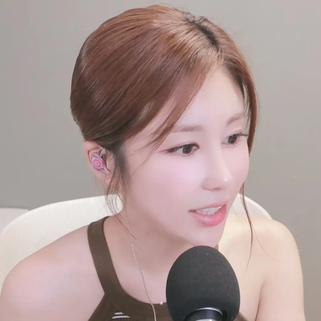 Cuplikan di balik layar dari Kim Soyou