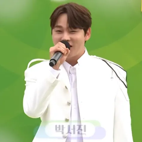 박서진의 비하인드 컷
