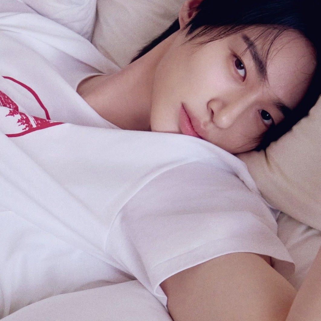 Behind-the-scenes cut of Byeon Wooseok