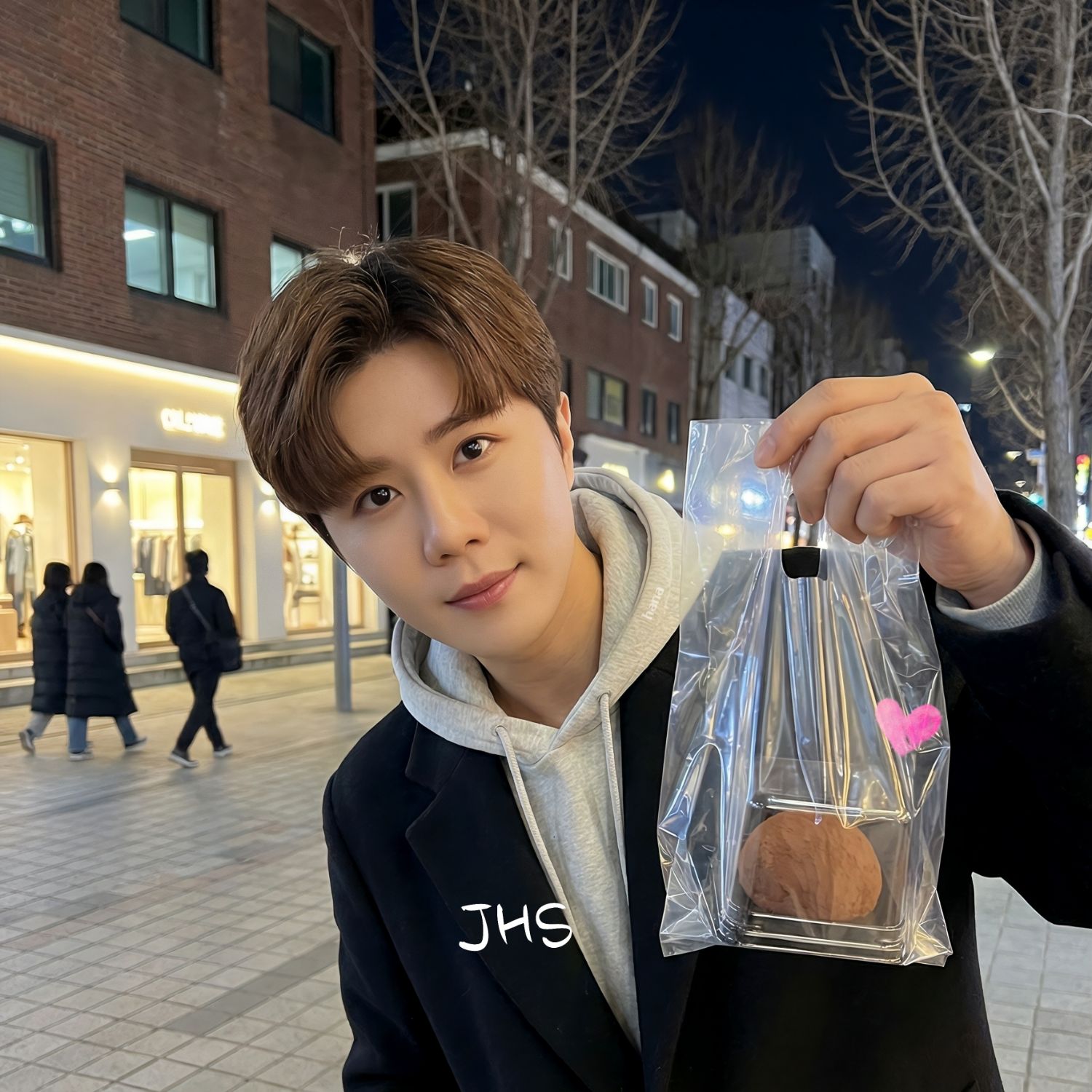 チン・ヘソンの最近の活動ショット