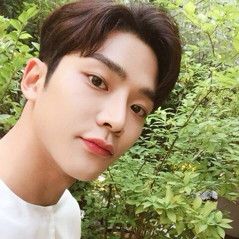 Foto kegiatan terbaru dari Rowoon
