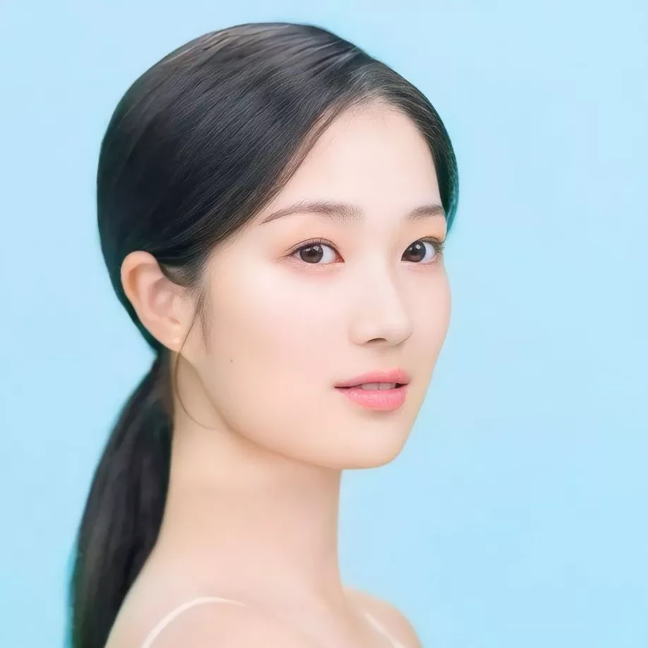 Behind-the-scenes cut of Kim Hyeyoon