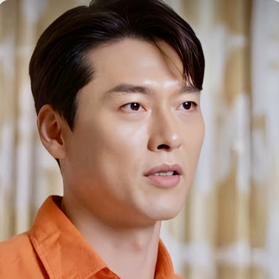 A moment captured by a fan of Hyun Bin