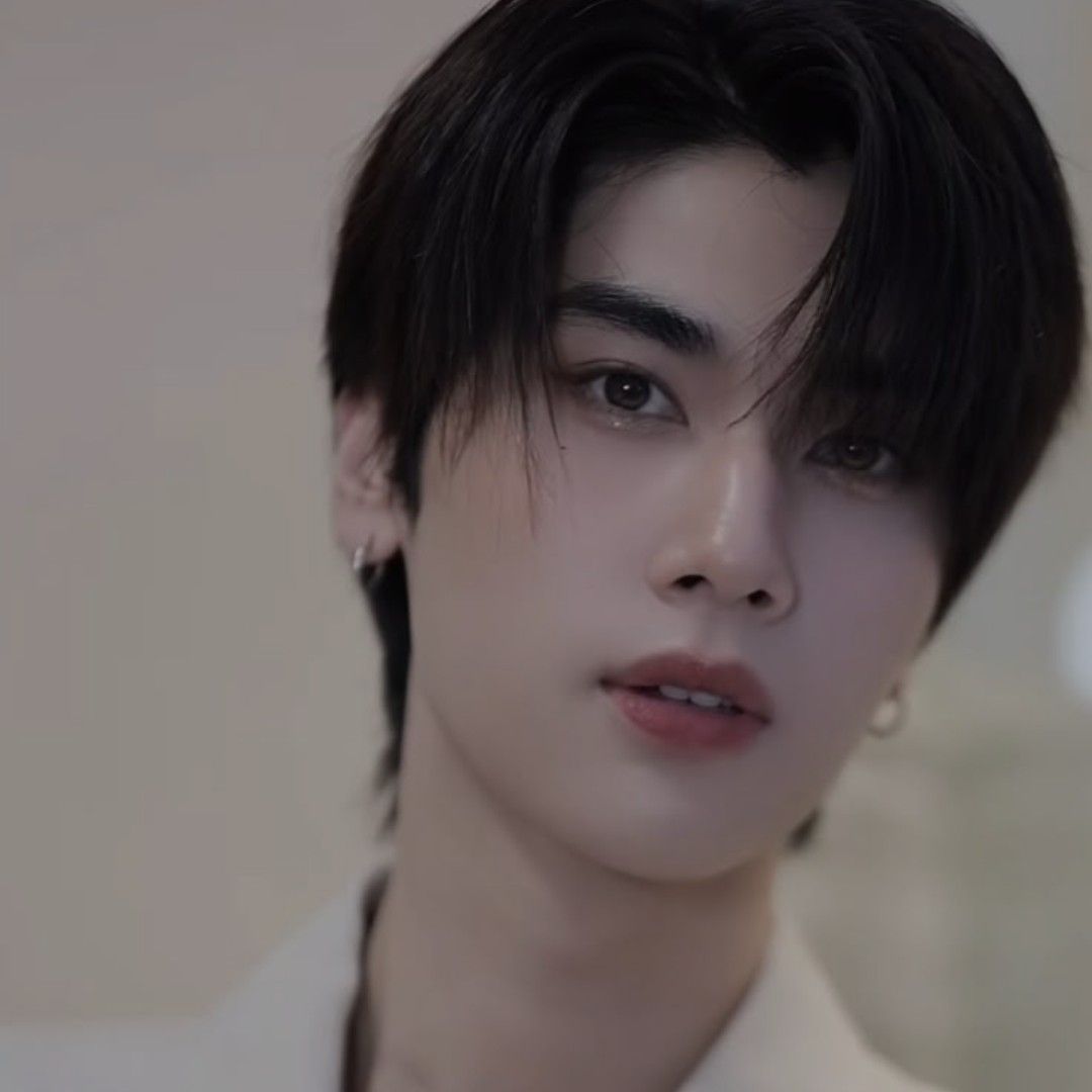 Latest photo of Dunk Natachai Boonprasert