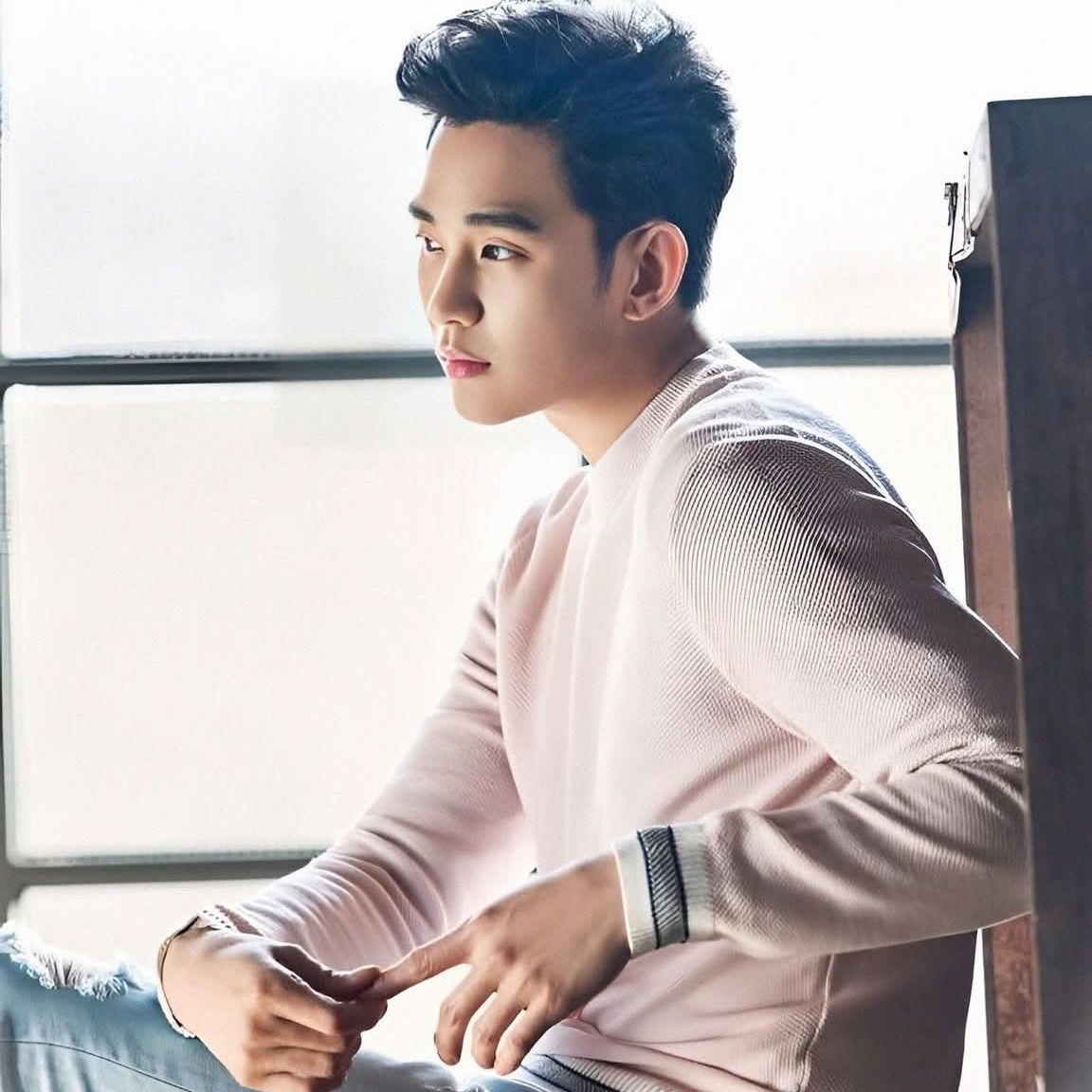 Foto kegiatan terbaru dari Kim Soohyun