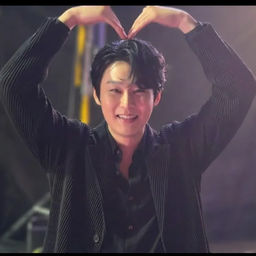 A moment captured by a fan of Kang Moonkyung