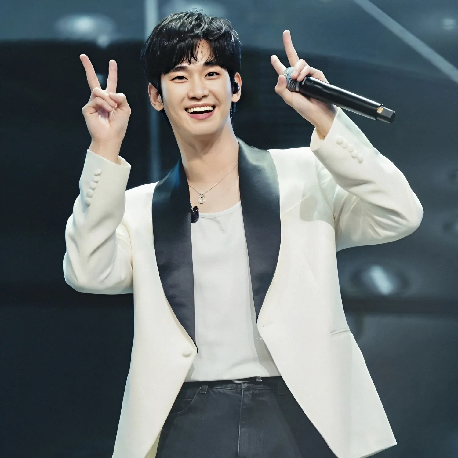 Behind-the-scenes cut of Kim Soohyun