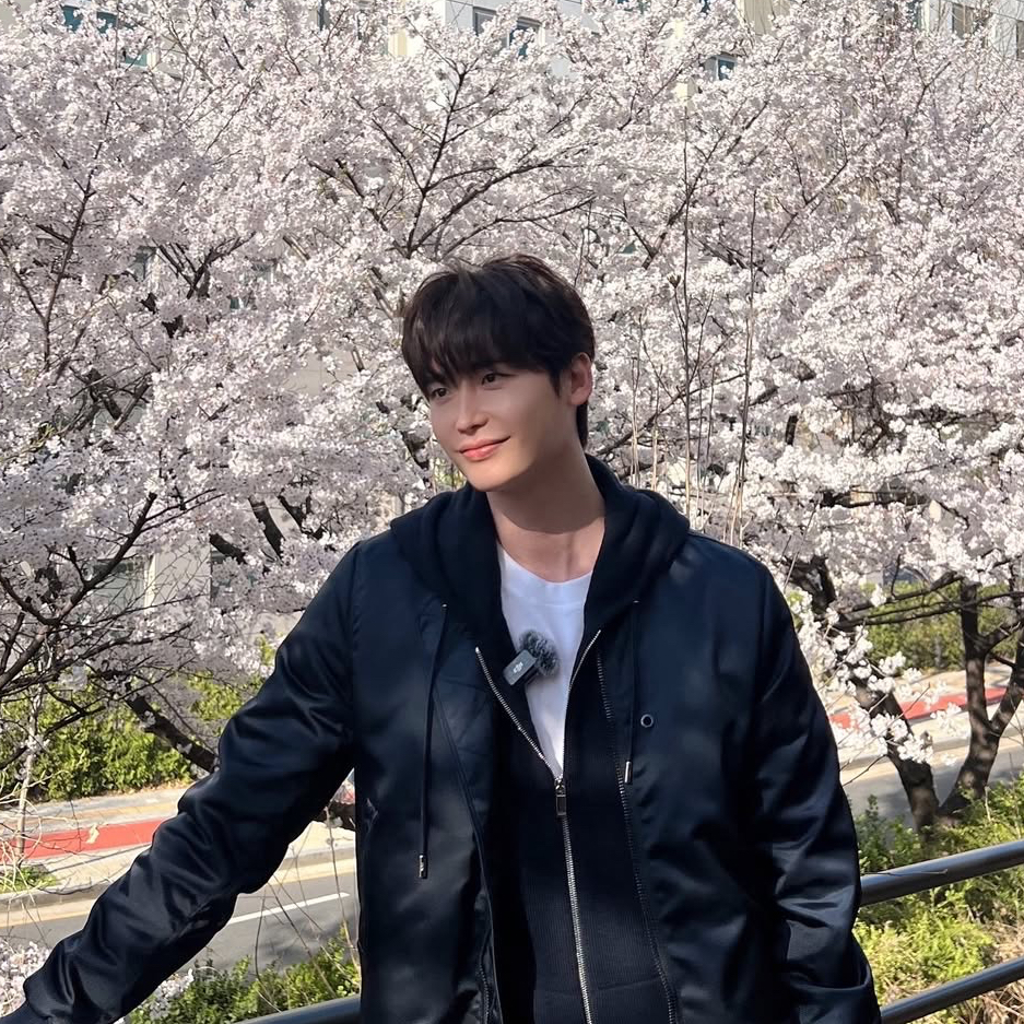 Latest photo of Lee Jongsuk