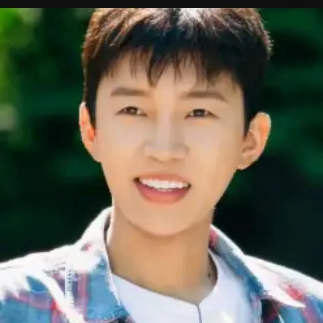 Behind-the-scenes cut of Lim Youngwoong