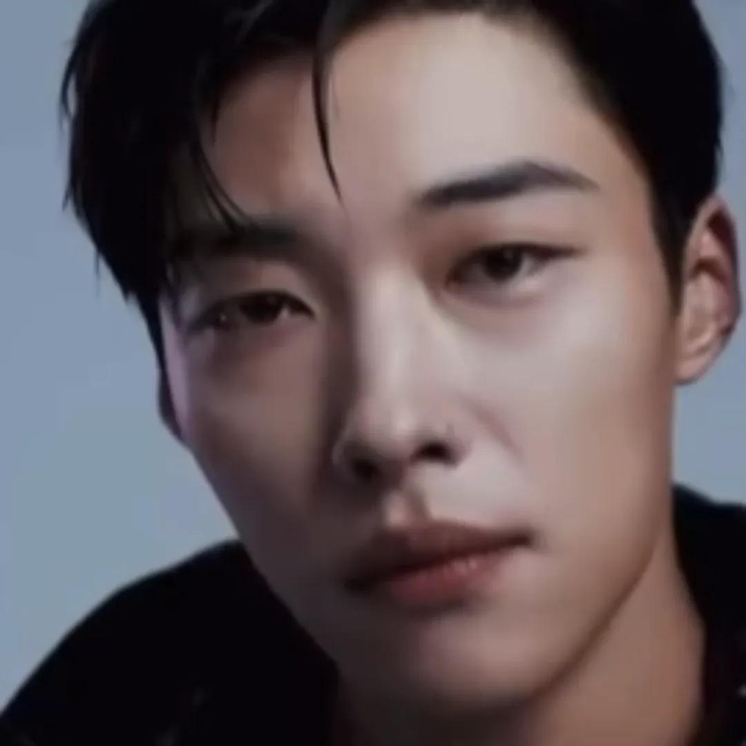 A moment captured by a fan of Woo Dohwan