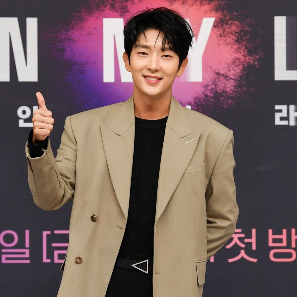 A moment captured by a fan of Lee Joongi