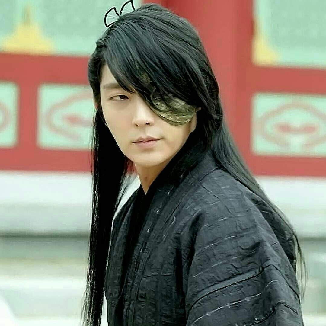 A moment captured by a fan of Lee Joongi