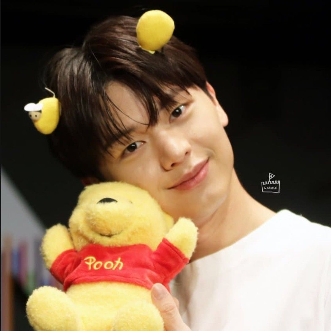 Behind-the-scenes cut of Yook Sungjae