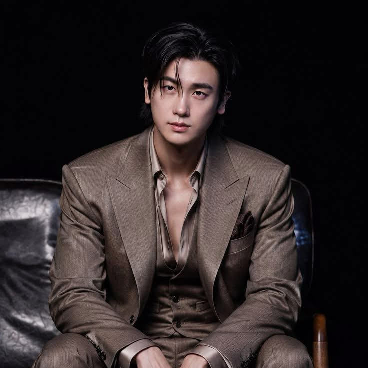 Behind-the-scenes cut of Park Hyungsik