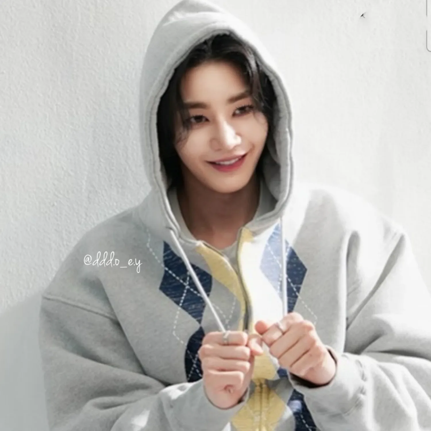 Behind-the-scenes cut of Kim Jaeyoung