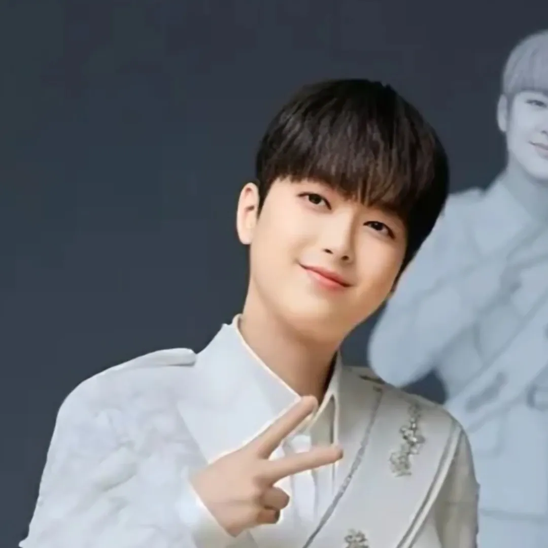 李灿元的最新照片